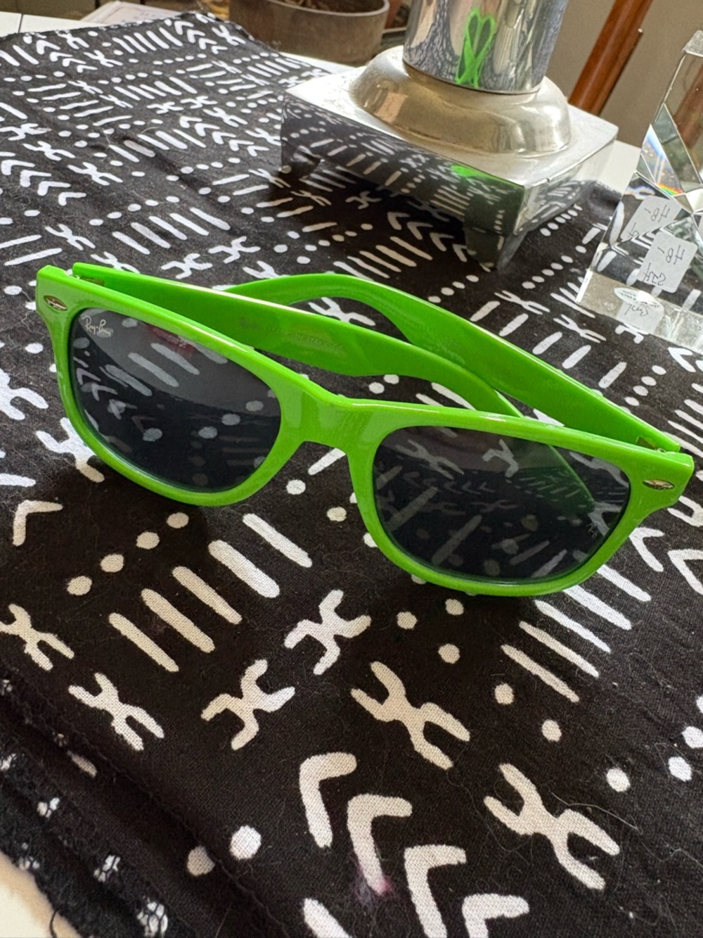 Ray-Ban RB2140 Original Wayfarer | Neon Green | 53mm | Made in Italy | Dark Lens